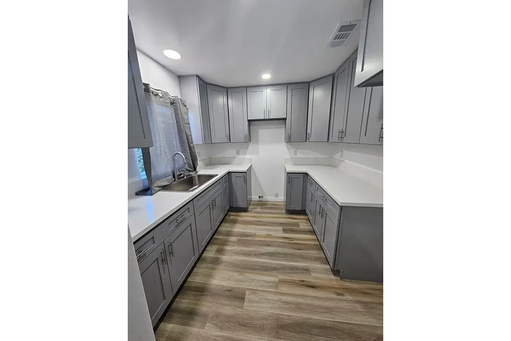 $1550 : READY FOR NEW TENANT ✅Maywood image 2