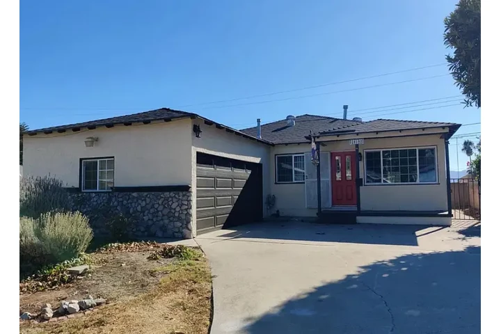 $1800 : Lovely home 4 rent image 3