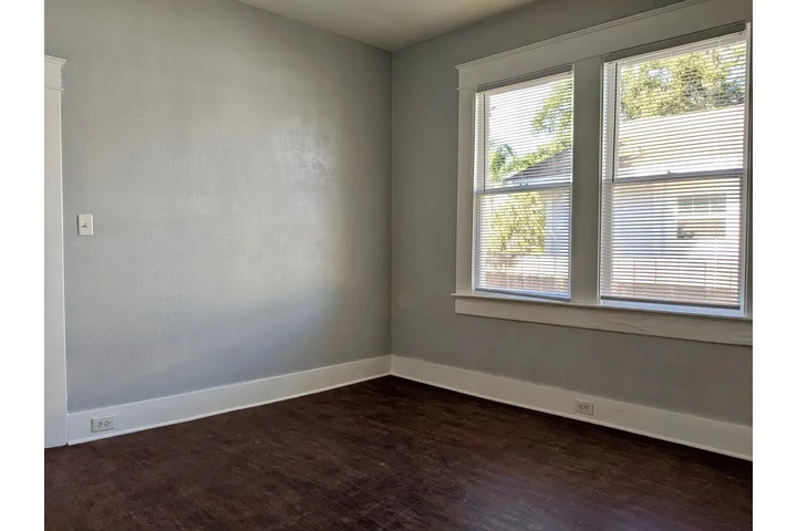 $1000 : Fully renovated updated 3 home image 5