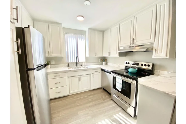 $2695 : Apartmentos de 2 recamaras image 2