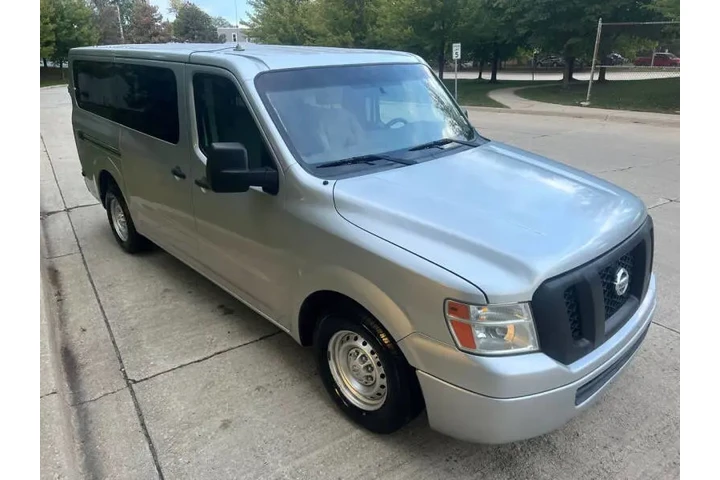 $18997 : 2019 NV 3500 HD S image 8