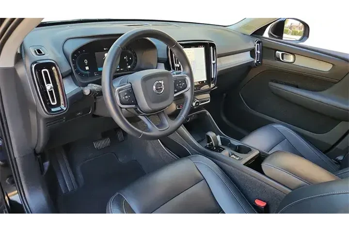 $23683 : Volvo XC40 2024 AWD B5 Core image 9