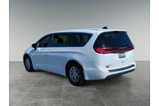 Chrysler Pacifica 2024 Touri thumbnail