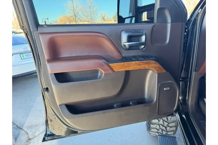 2015 Silverado 3500HD LTZ Cre image 10