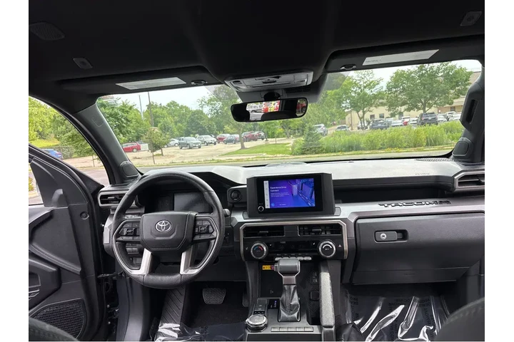 $37574 : Gold Certified2024 Tacoma SR5 image 3