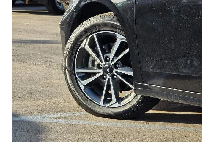 $16900 : Kia Forte 2023 LXS 4dr Sedan image 8