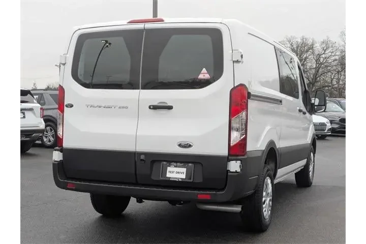 $32992 : Ford Transit 2024 250 3dr SW image 3