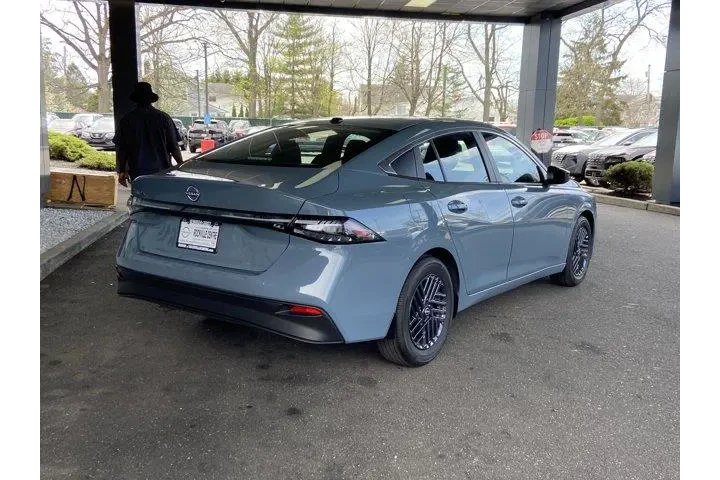 $25487 : Nissan Sentra 2026 SV 4dr Se image 5