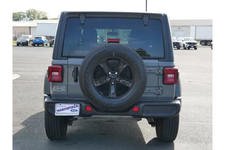 $30987 : Jeep Wrangler Unlimited 2021 image 7