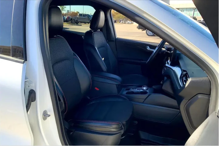 $25957 : Ford Escape 2024 ST-Line 4dr image 8