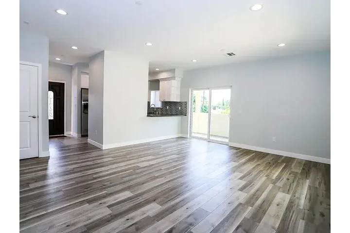 $1900 : 2 bedroom Apartment in Lynwood image 3