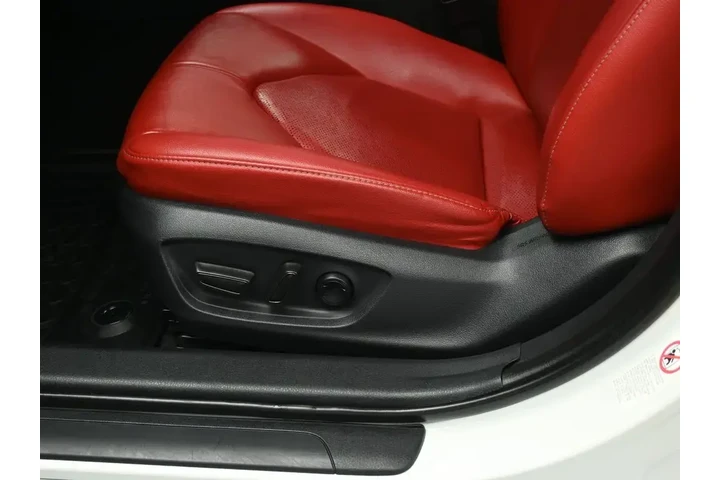 $20229 : Toyota Camry 2019 XLE V6 4dr image 1