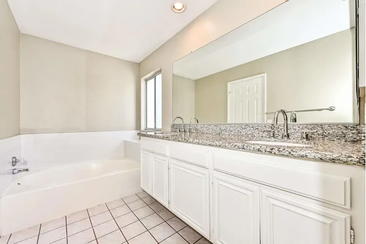 $3478 : Welcoming, comfortable 3bed image 7