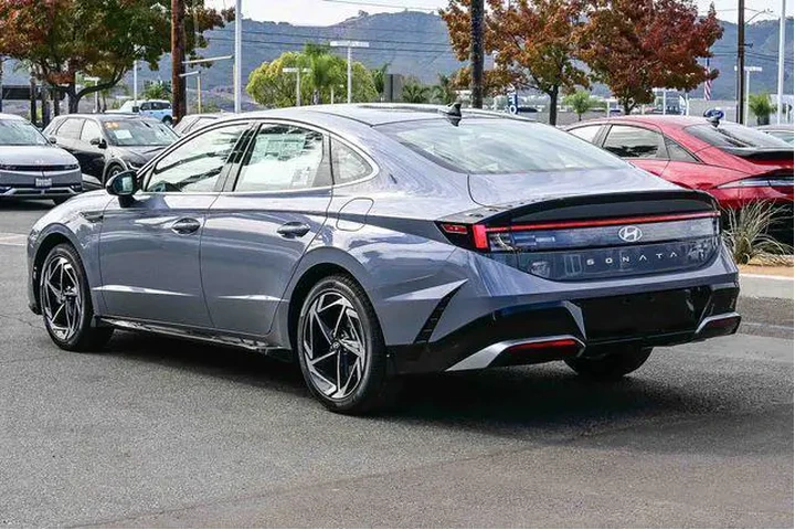 $27500 : Hyundai SONATA 2026 SEL Spor image 8