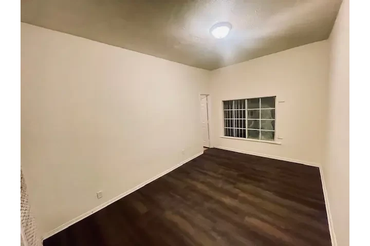$1750 : 1 BED APT IN HUNTINGTON PARK image 6