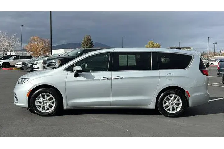 $29984 : Chrysler Pacifica 2023 Touri image 8