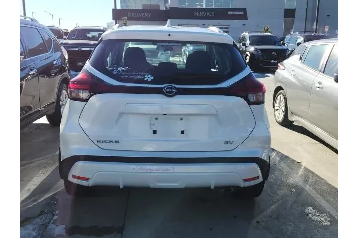$19985 : Nissan Kicks 2023 SV 4dr Cro image 2