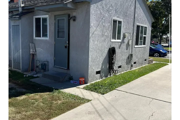 $1300 : *IMMEDIATE OCCUPANCY* image 2