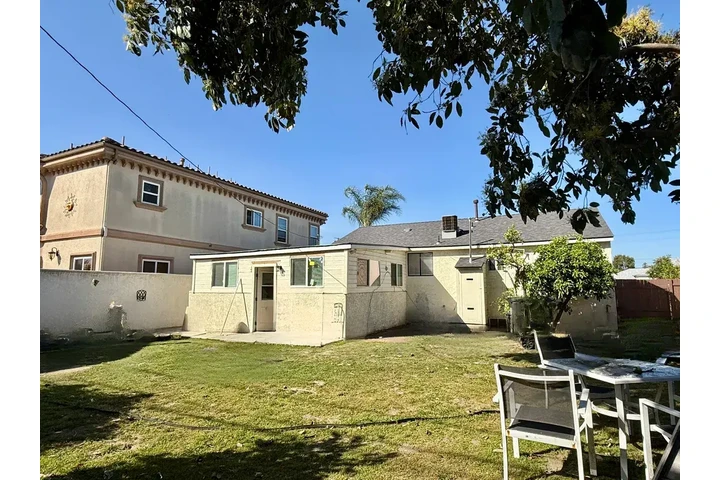 $1490 : Downey 2 & 2 Available image 8