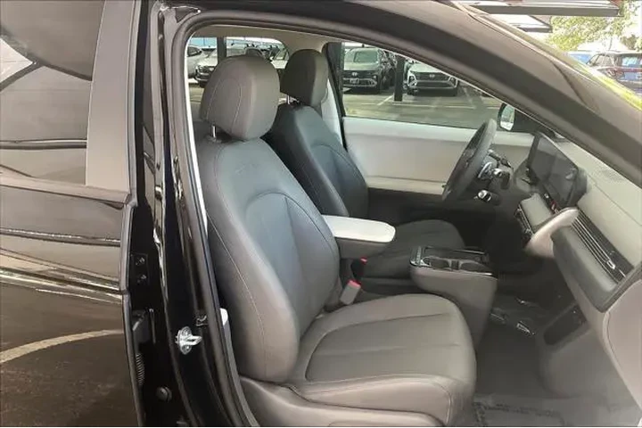 $33487 : Hyundai IONIQ 5 2025 SEL 4dr image 8