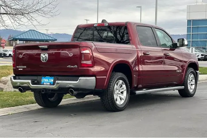 $33995 : Ram 1500 2020 4x4 Laramie 4d image 2