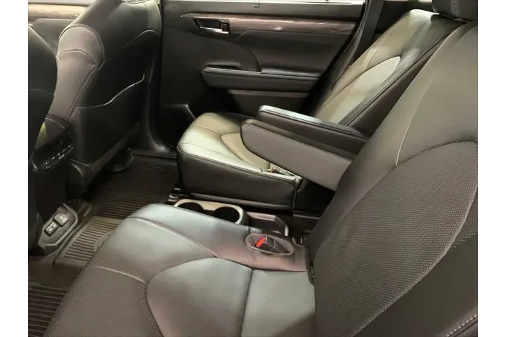 $39989 : Toyota Highlander 2023 AWD L image 5