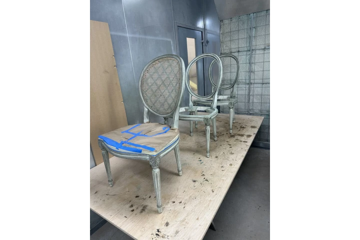 Ayudante de pintor de muebles image 6