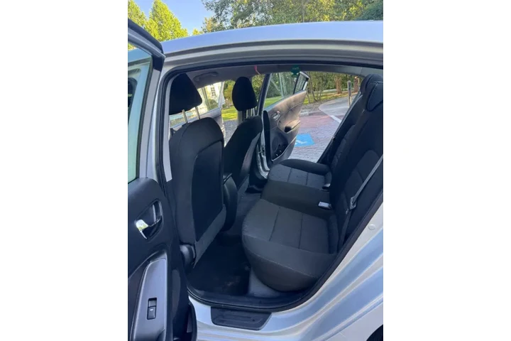$6000 : 2016 Forte LX image 4