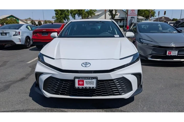 $29399 : Gold Certified2025 Camry SE image 2