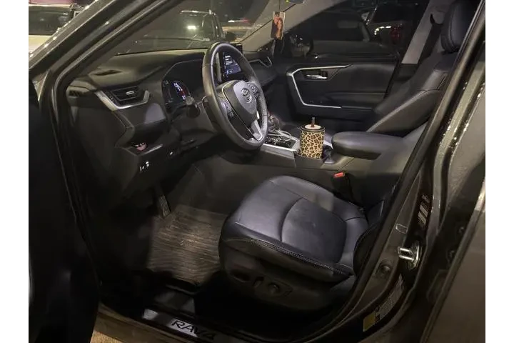 $29595 : Toyota RAV4 2024 XLE Premium image 9