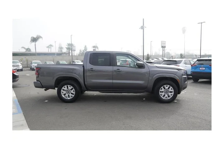 $23250 : 2022 Frontier SV image 5