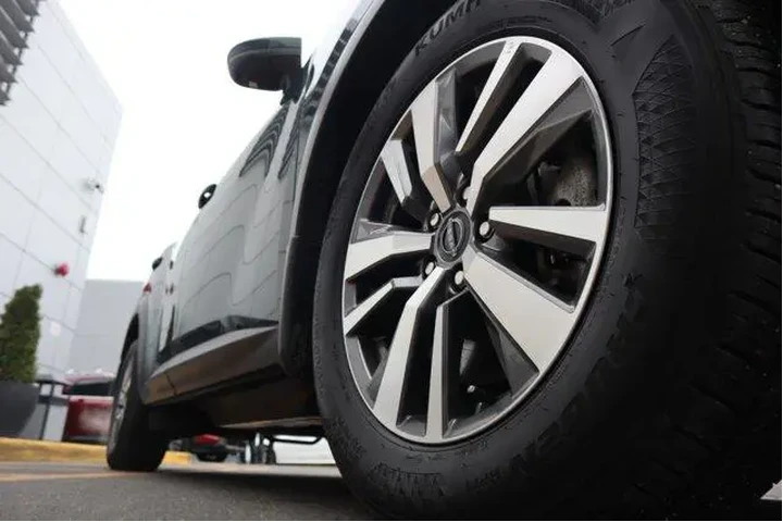 $38883 : Nissan Pathfinder 2025 AWD S image 8