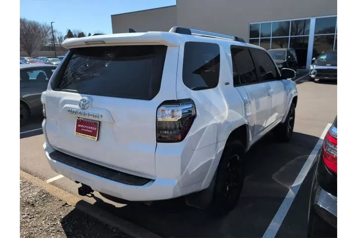$29285 : Toyota 4Runner 2019 4x4 SR5 image 4
