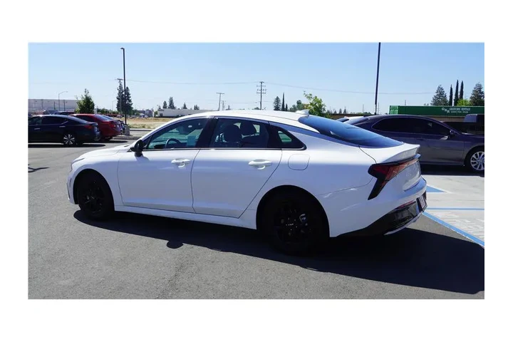 $25384 : 2025 K5 LXS image 8