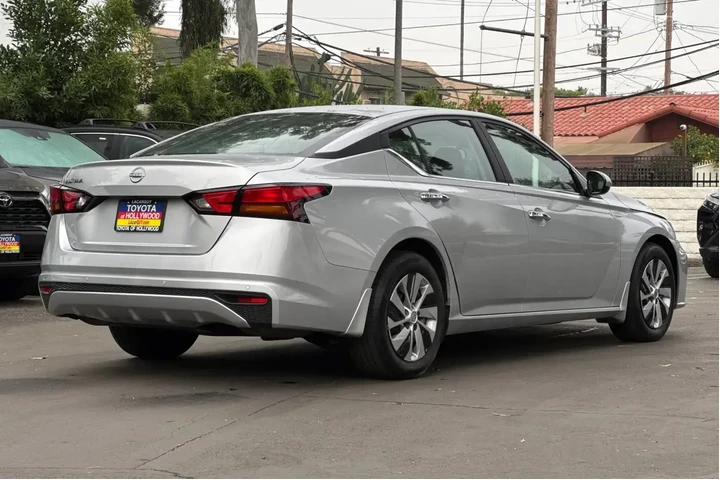 $18999 : Nissan Altima 2023 2.5 S 4dr image 4
