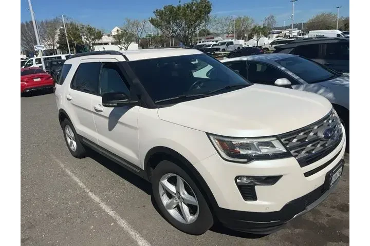 $22750 : Ford Explorer 2018 XLT 4dr S image 2