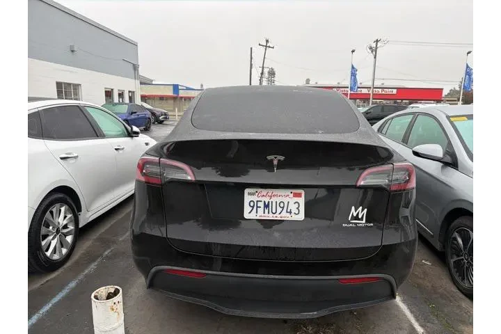 $29987 : Tesla Model Y 2023 AWD Long image 5