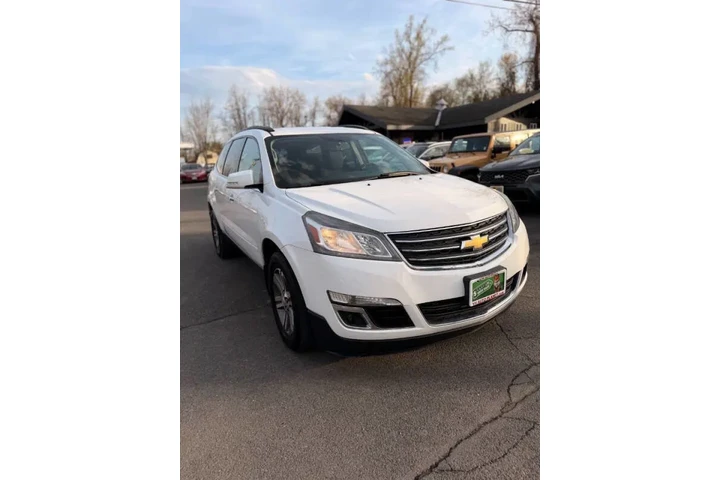$9500 : 2017 Traverse LT image 6