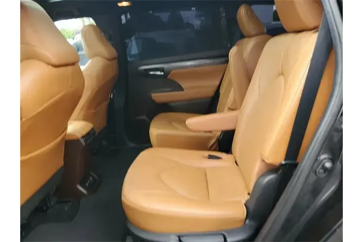 $35990 : Toyota Highlander 2021 Plati image 8