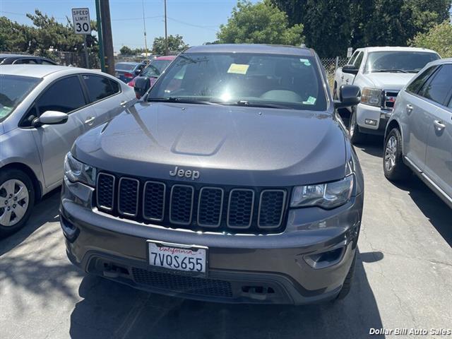 $14575 : 2016 Grand Cherokee Laredo SUV image 2