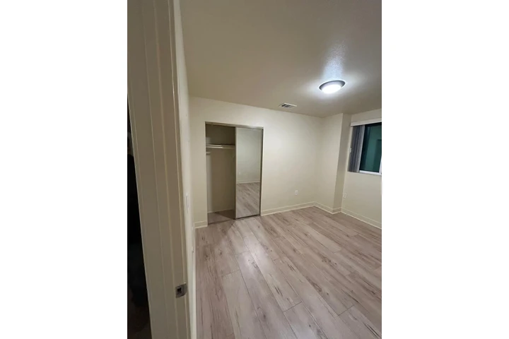 $1100 : UN CUARTO EN RENTA image 1