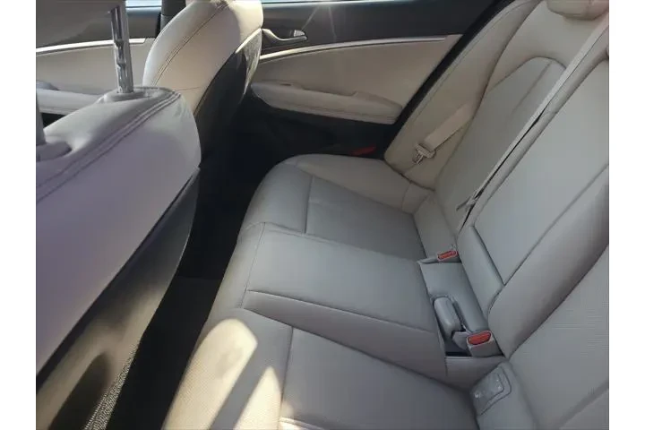 $27490 : Genesis G70 2022 2.0T 4dr Se image 10