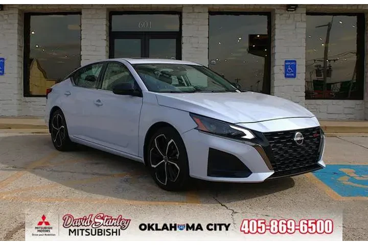 $22798 : Nissan Altima 2024 2.5 SR 4d image 1