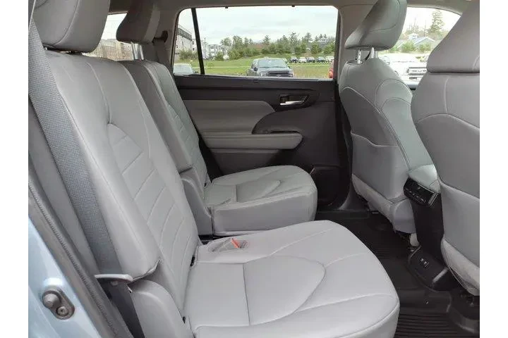 $32887 : Toyota Highlander 2021 AWD X image 8