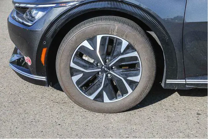 $27991 : Kia EV6 2024 Wind 4dr Crosso image 10