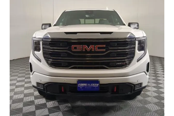 GMC Sierra 1500 2023 4x4 AT4 image 3