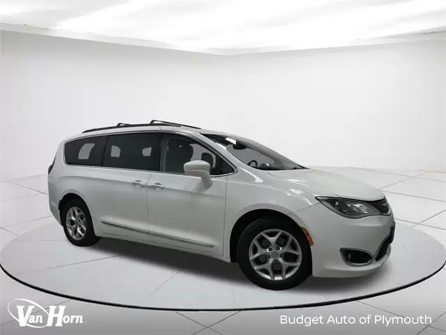 $12000 : Pre-Owned 2017 Pacifica Touri image 1