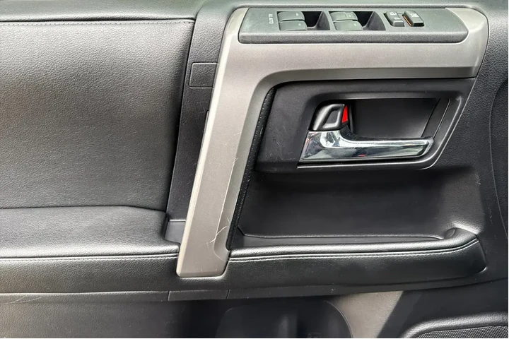 $23455 : Toyota 4Runner 2014 4x4 SR5 image 10