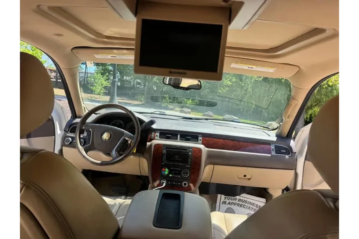 $5000 : 2010 Suburban LTZ image 10