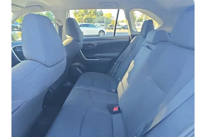 $25995 : Toyota RAV4 2021 LE 4dr SUV image 8